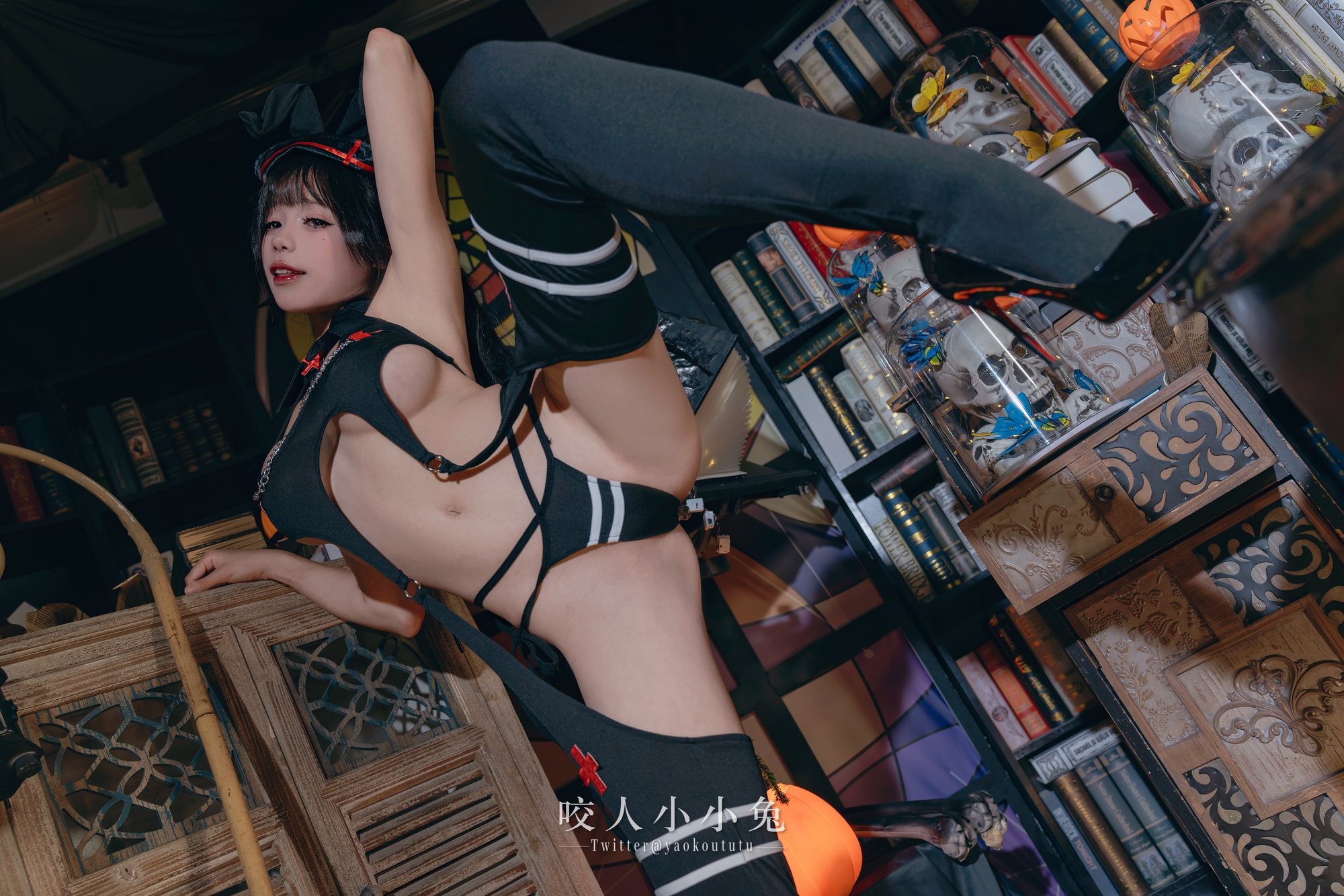 咬一口兔娘(黏黏团子兔) - 十一月T3特典 万圣节看護士